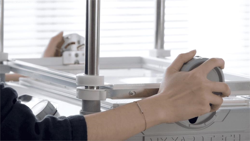 FORMART S has Quick Lock Plate, Stop Anywhere Safety Bracket