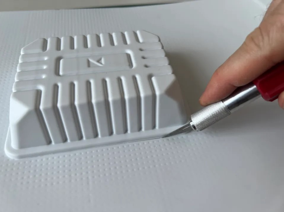 用手術(shù)刀切割 1mm HIPS