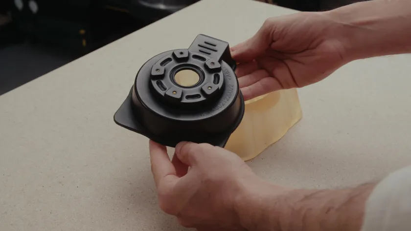 檢查用Mayku Multiplier制作的汽車零件