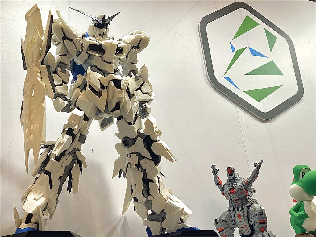 展場(chǎng)中的獨(dú)角獸鋼彈